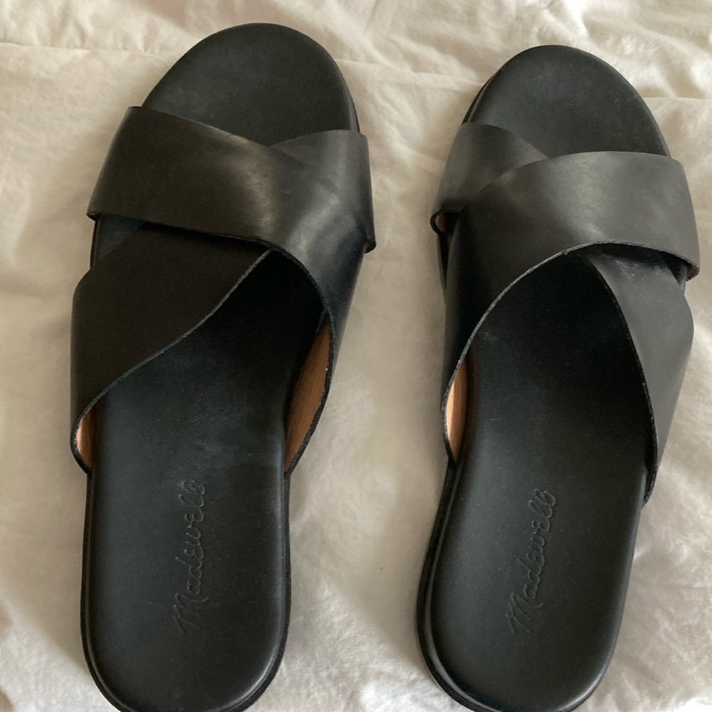 Brand new size 8.5 black Sandels